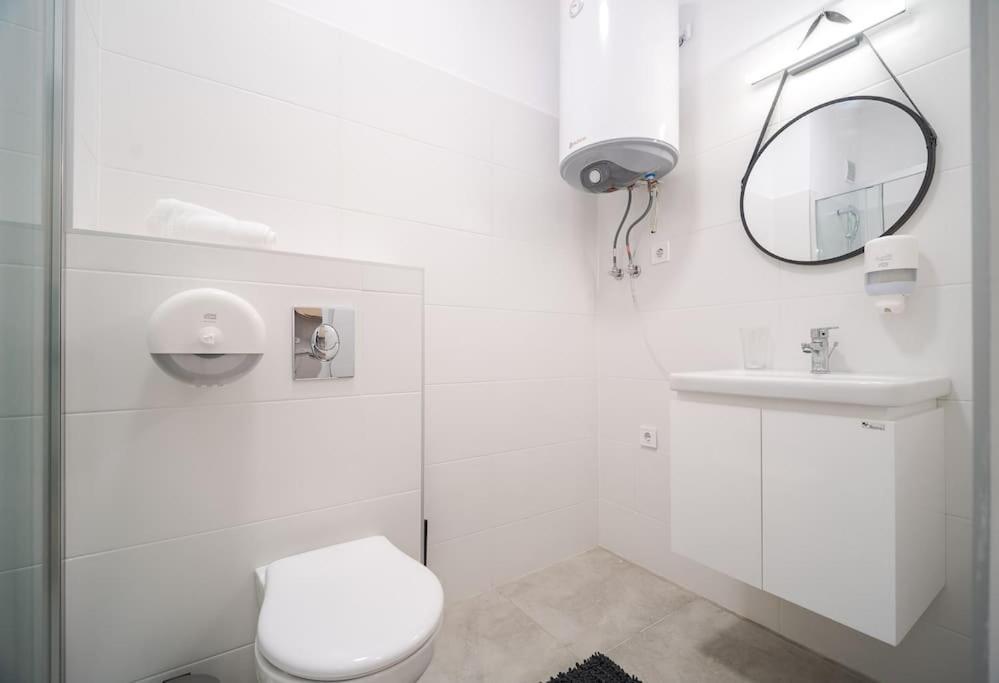 Mycampus 1 Bdrm, Stay 4, Free Parking, Garden, Self Check-In София Экстерьер фото