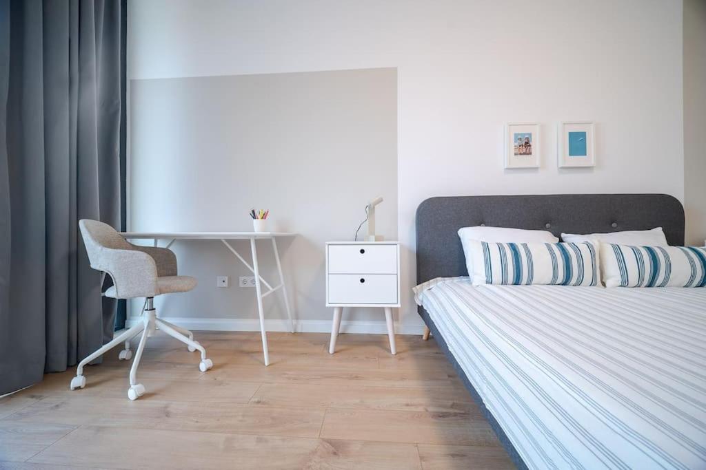 Mycampus 1 Bdrm, Stay 4, Free Parking, Garden, Self Check-In София Экстерьер фото